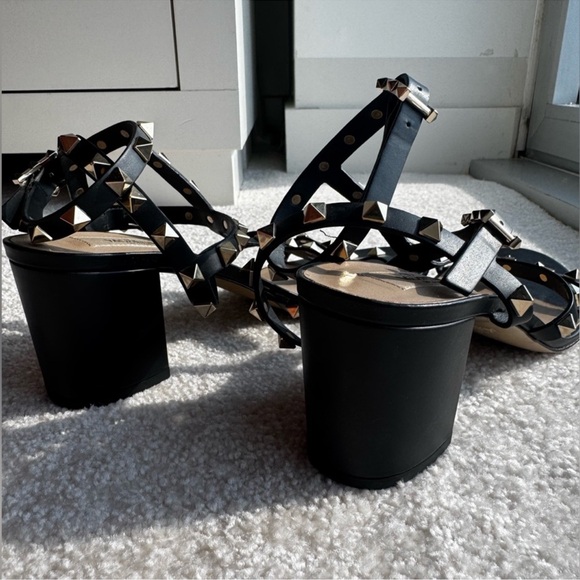 Valentino Garavani
Rockstud Leather 60mm City Sandals - Picture 9 of 11